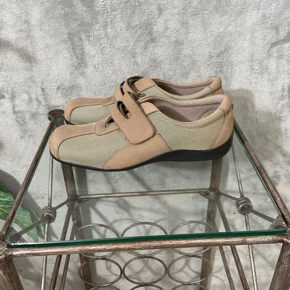 Walking Cradles comfort Derby shoes Women’s size 7.5 Tan Adjustable Hook & Loop